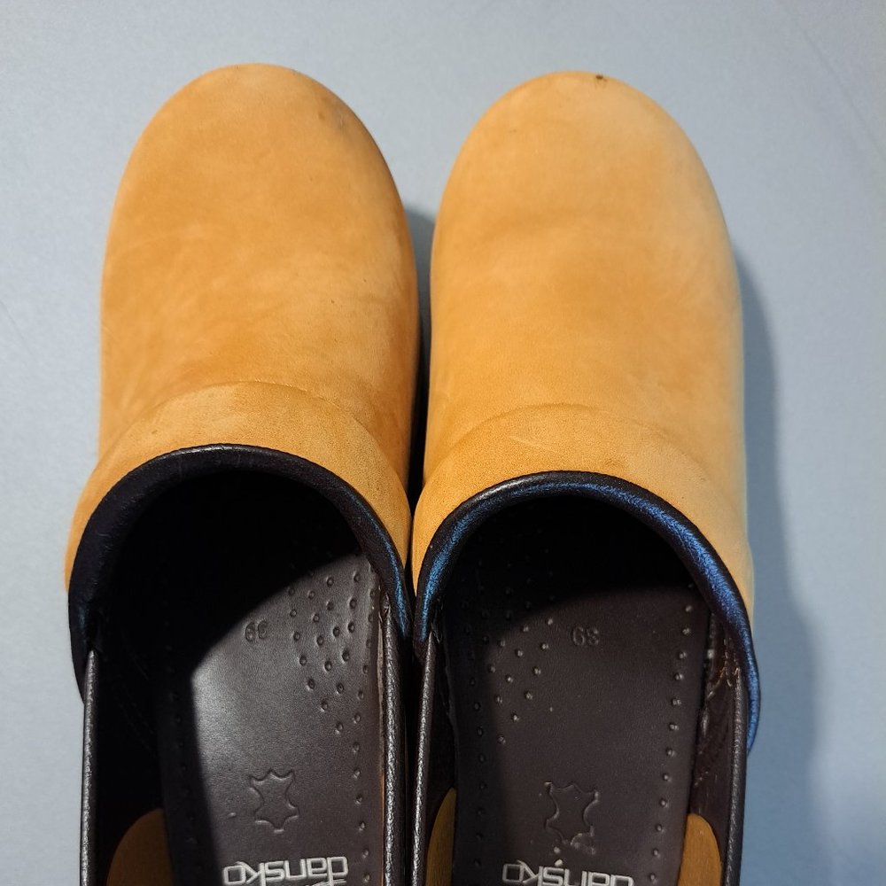 Dansko Comfortable Honey Color Professional Suede clogs Size 8